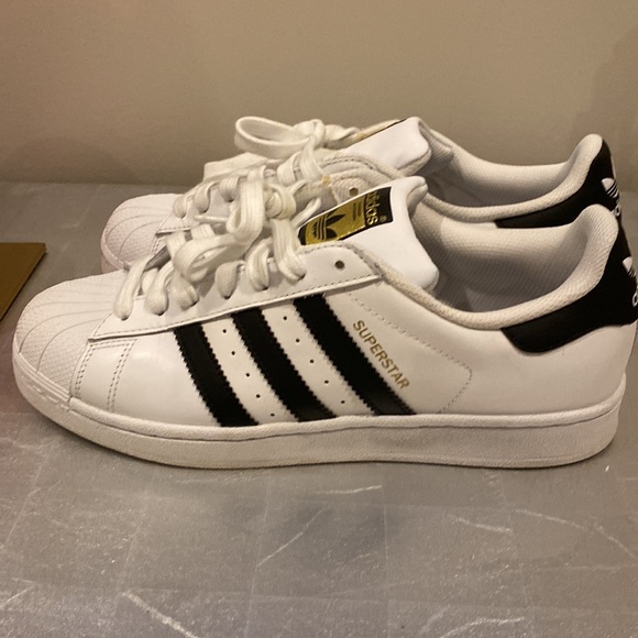 ADIDAS superstar size 8.5 shoes - Picture 3 of 8